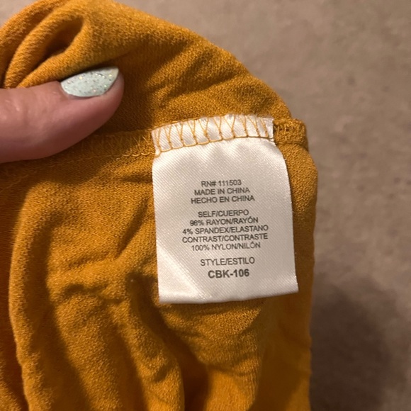 Clyde and Baxter golden yellow blouse - Picture 5 of 9